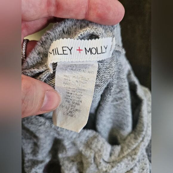 Miley and molly light sweater size large - Picture 11 of 12